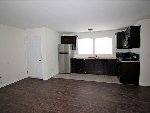 5th image of 914 S Lake Blvd #B1