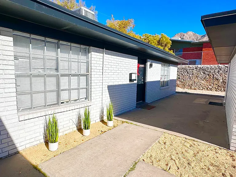 225 Zenith Dr #B — Photo 2
