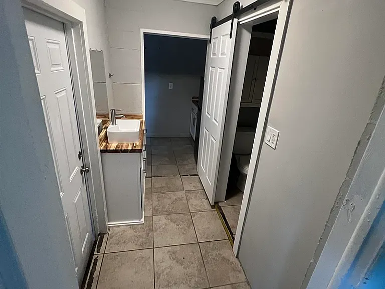 1240 Levy Ave #2 — Photo 4