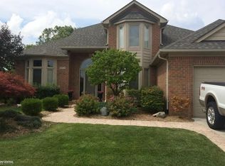 49719 Willowood Dr, Macomb, MI