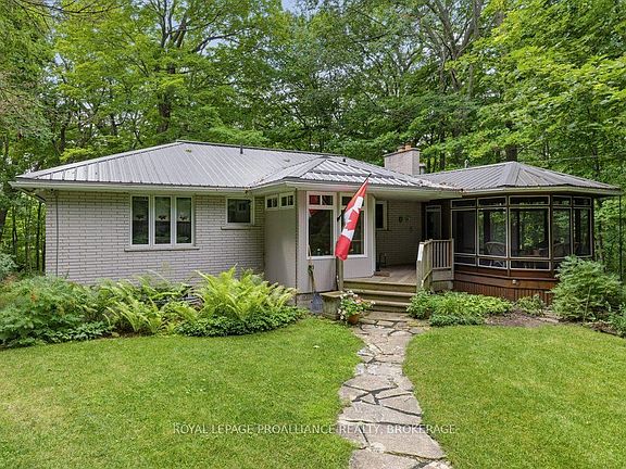 3rd image of 12 Oriole Ln E