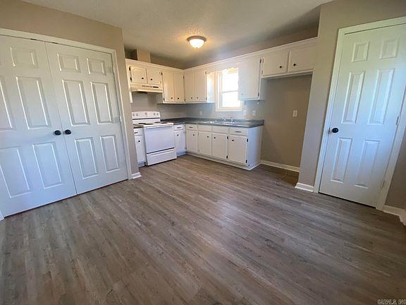 5th image of 117 Jennifer St