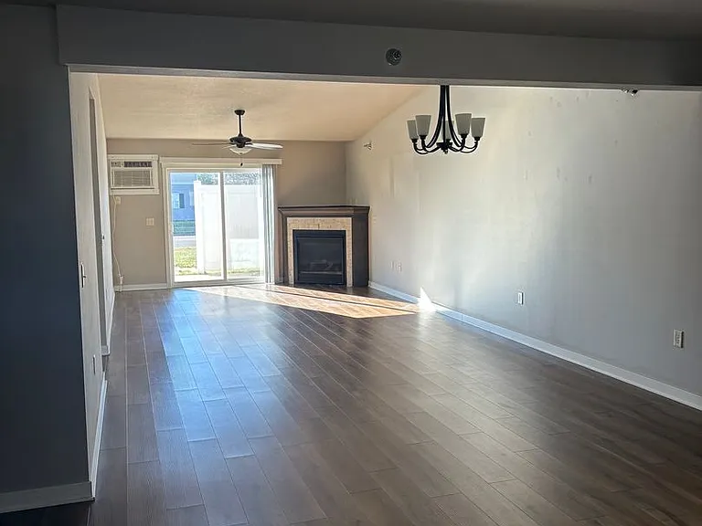 203 N Camelot Ln — Photo 2