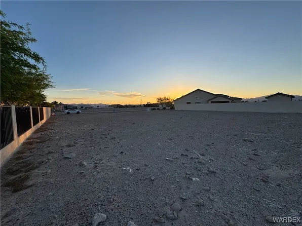 2737 Highview Dr, Bullhead City, AZ 86429