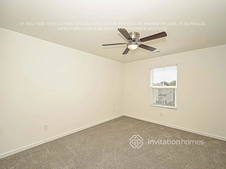 208 E Millbrook Dr — Photo 14