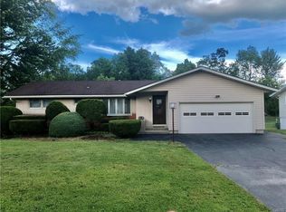 7752 Davis Rd S, North Syracuse, NY 13212