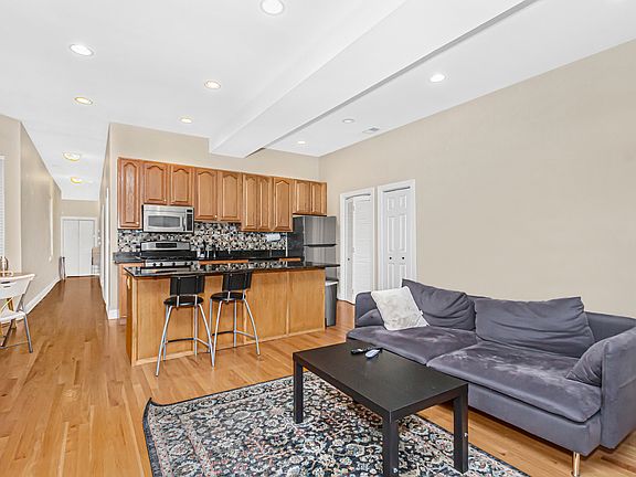 5th image of 3924 N Hermitage Ave APT 2