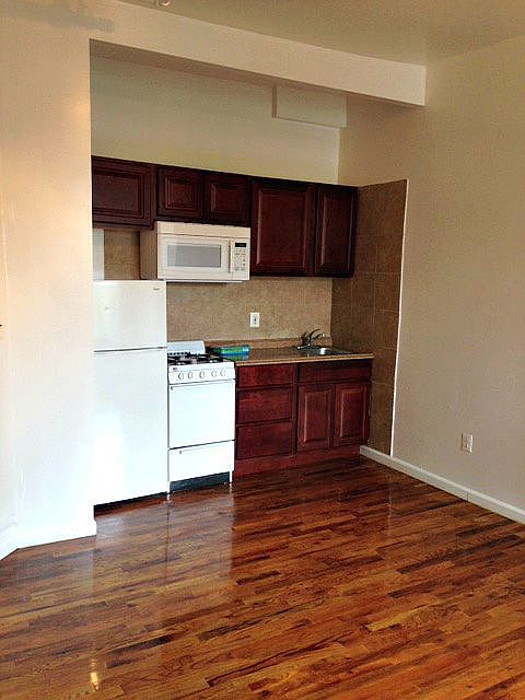 2nd image of 67 W 119th St APT 9