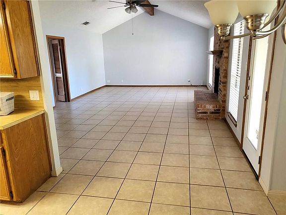 5th image of 606 Cambridge Dr