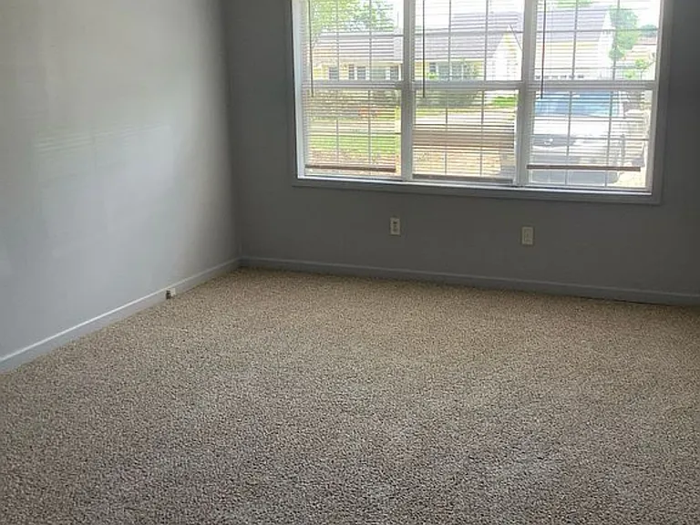 221 SE Wilshire Ave — Photo 5
