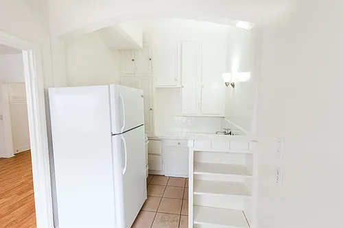 21 Westminster Ave Photo 1