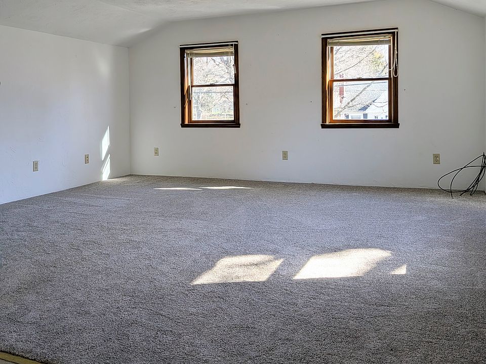 1st image of 44 Bank St #1/2