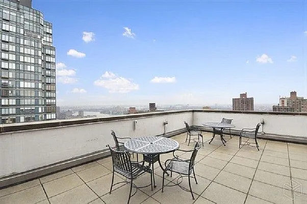 Rented by Halstead Real Estate | media 34