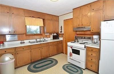 3rd image of 1426 E 4th St