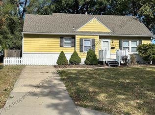 5112 W 49th St, Roeland Park, KS 66205