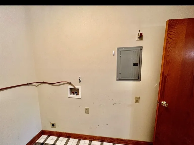 2919 Cliftmont Ave NE — Photo 30