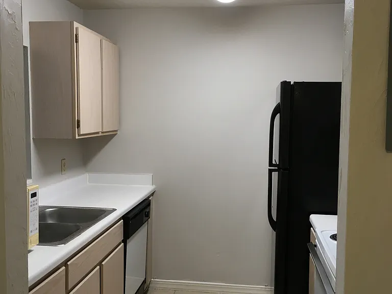 2360 SW Archer Rd #615 — Photo 1