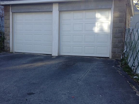 Detached Garage (one spot)