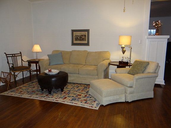 2nd image of 401 W Crawford Ave