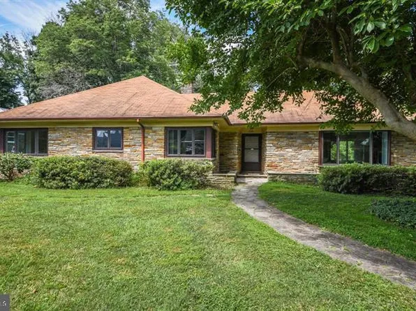 8104 Heacock Ln, Wyncote, PA 19095