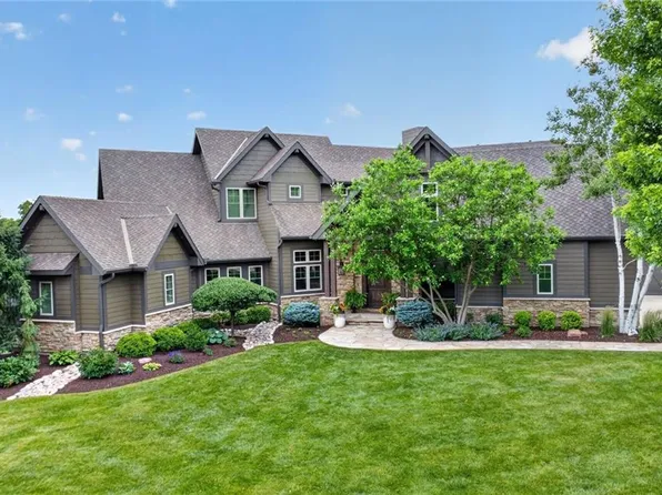 7975 NW Breckenridge Dr, Parkville, MO 64152