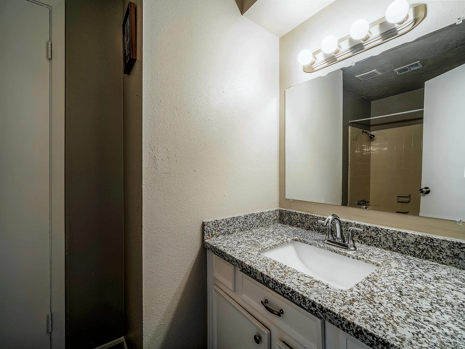 4 bed, 2.0 bath, 1518 sqft, $646 — Photo 4