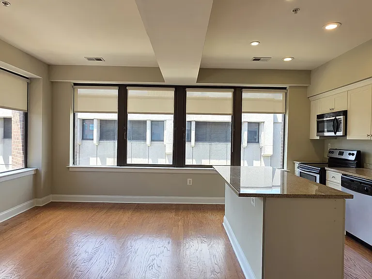 125 N 4th St #401 — Photo 12