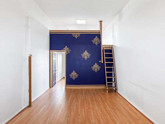 3rd image of 4542 Vernon Blvd APT 3R