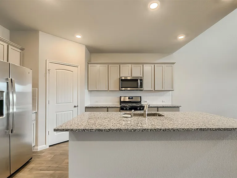 603 Bluffview Dr — Photo 12
