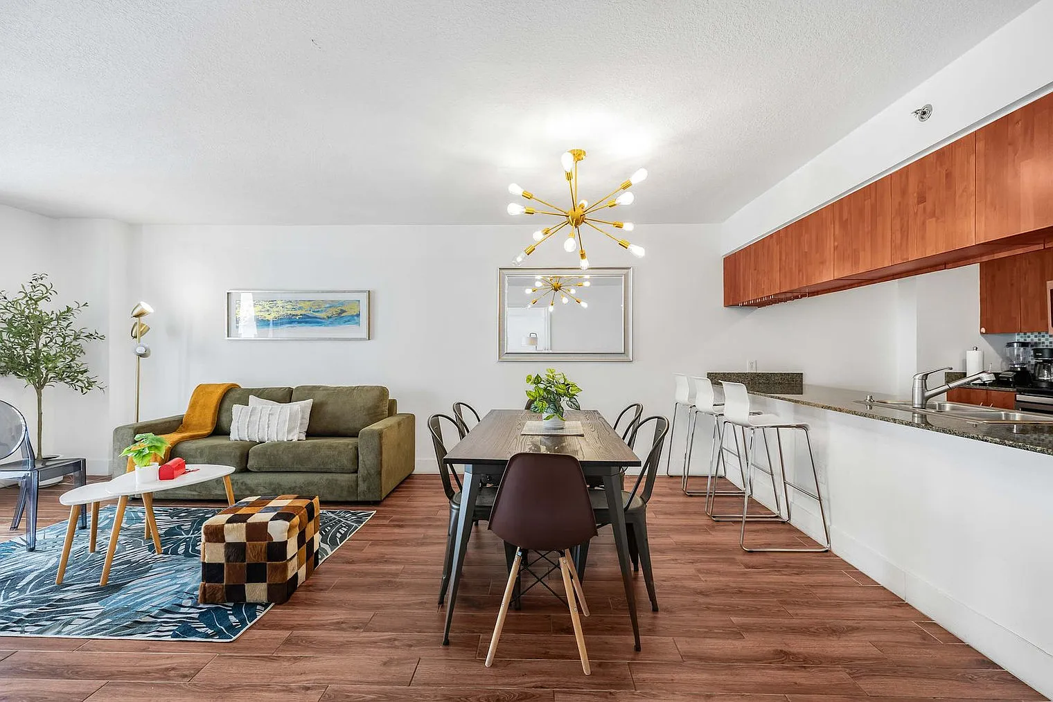 1 bed, 1.0 bath, 818 sqft, $2,986 — Photo 3