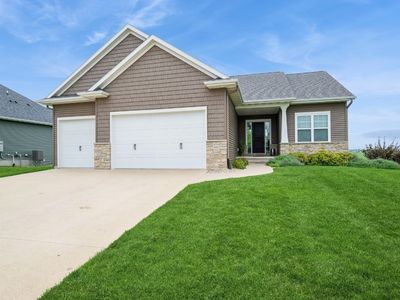 405 Ascot Ln, Robins, IA, 52328