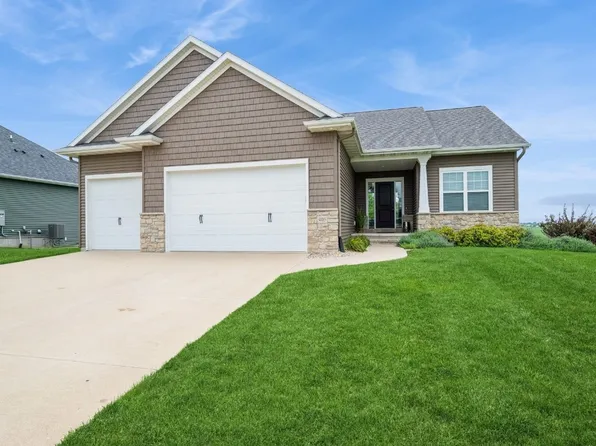 405 Ascot Ln, Robins, IA 52328