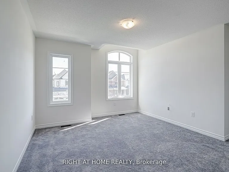 96 Connell Dr — Photo 23