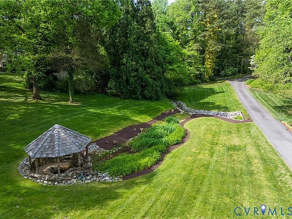 5th image of 98 Old Bridge Ln