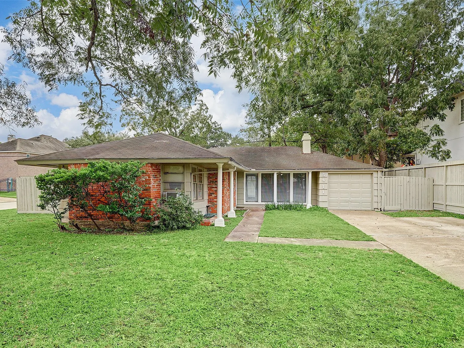 3 bed, 1.0 bath, 1363 sqft, $2,250 — Photo 1
