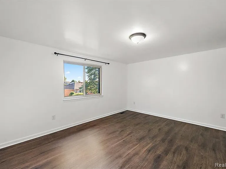 48156 Virginia Ct — Photo 33