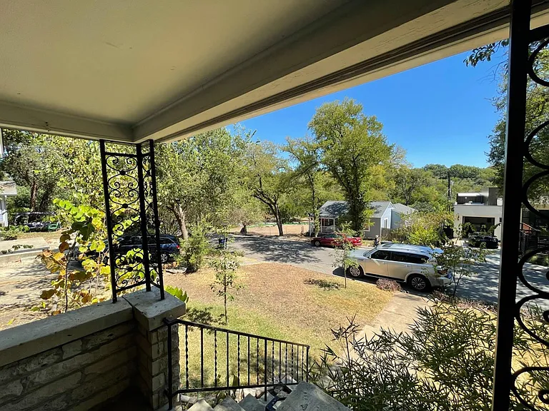 4104 Ridgelea Dr — Photo 2