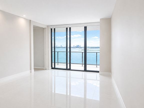 3rd image of 650 NE 32nd St #28