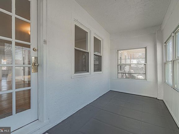 5th image of 3646 Rosemont Ave