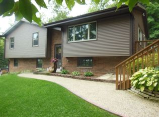 2790 Glassgo Dr, Hartford, WI 53027