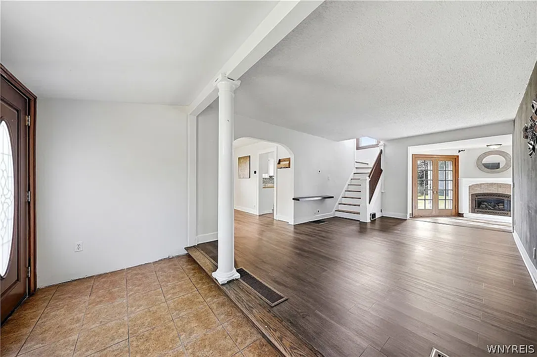 3 bed, 1259 sqft, $2,200 — Photo 2