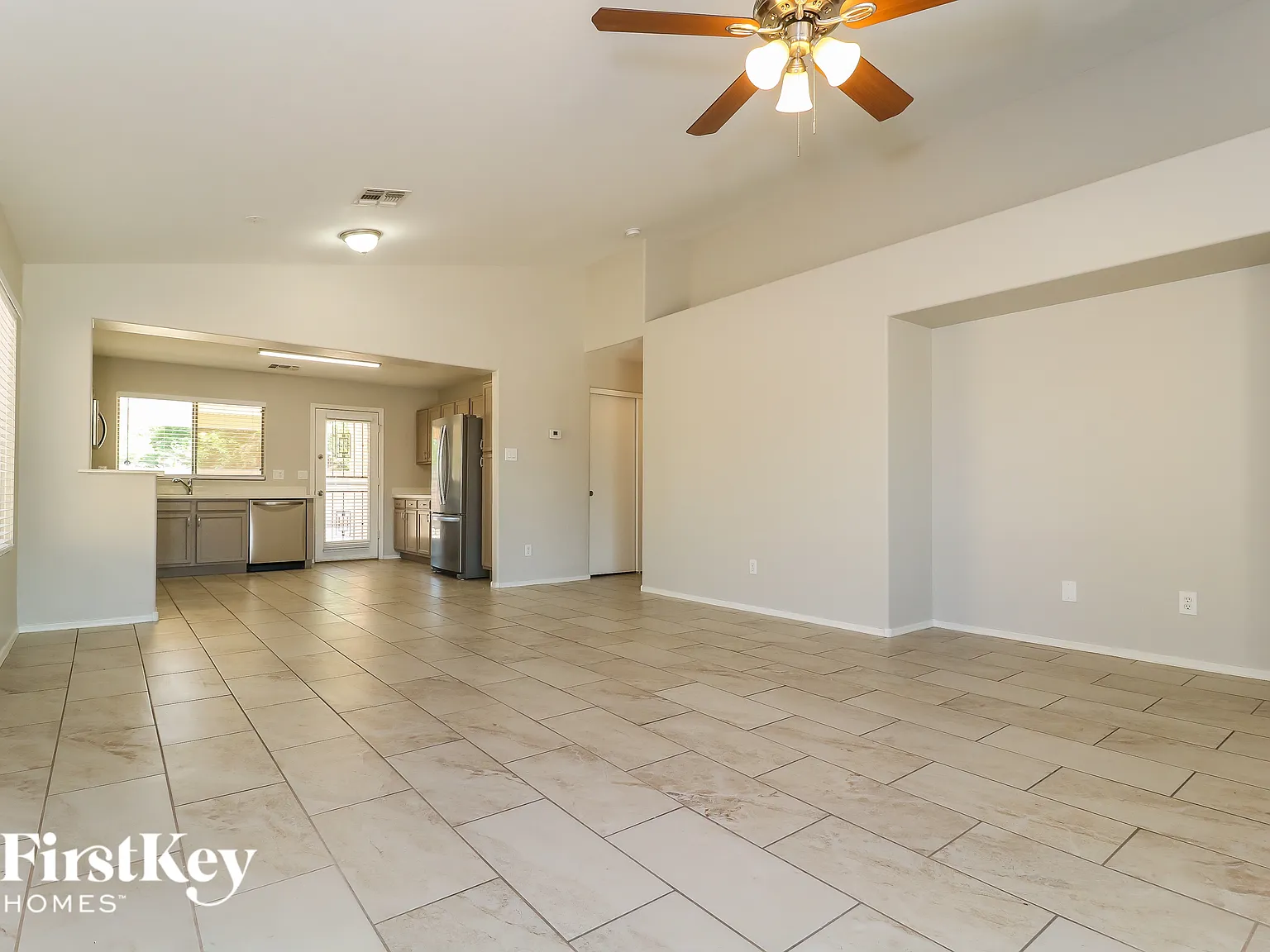 3 bed, 2.0 bath, 1224 sqft, $2,080 — Photo 4