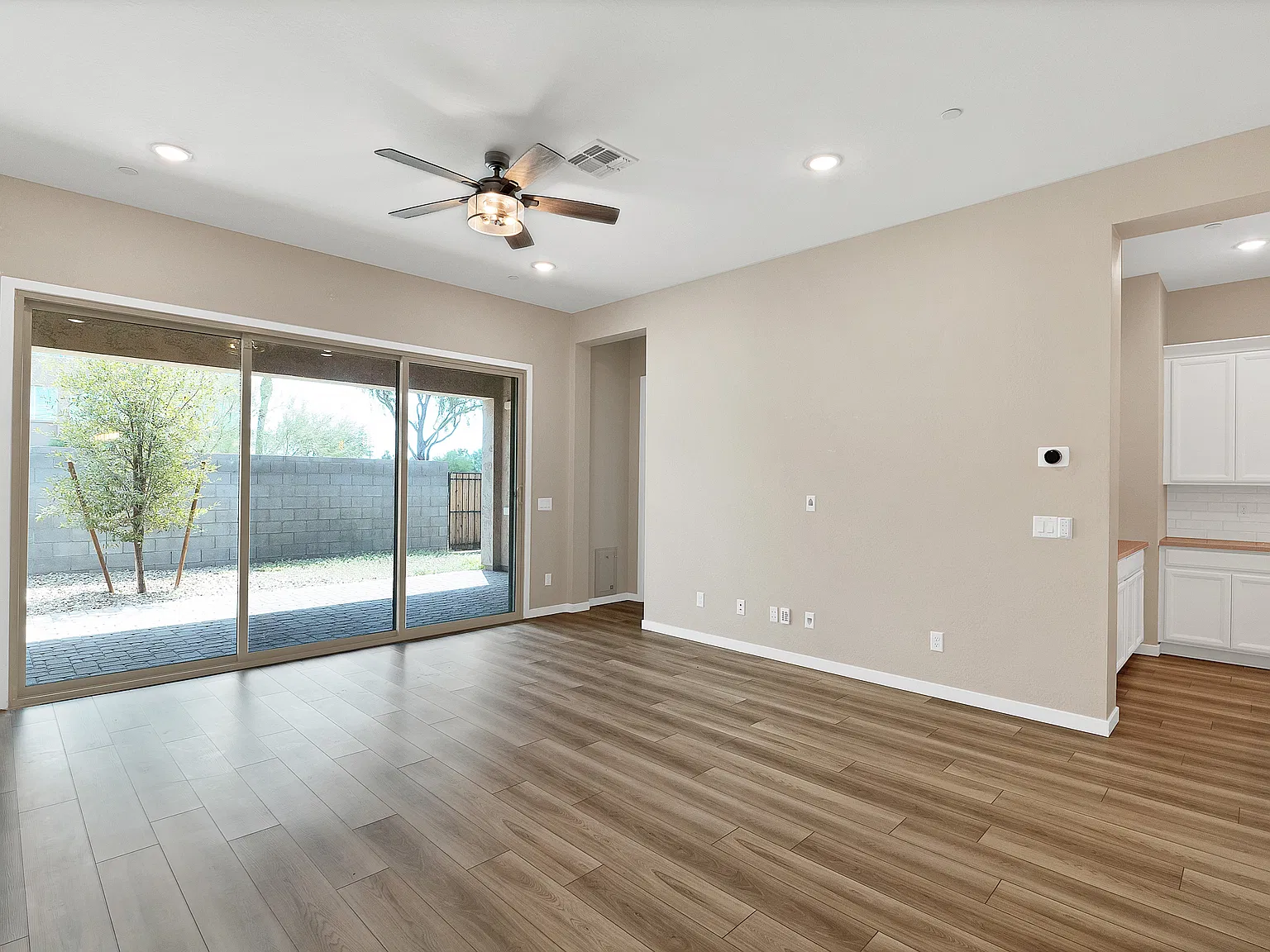 3 bed, 2.5 bath, 2524 sqft, $2,800 — Photo 3