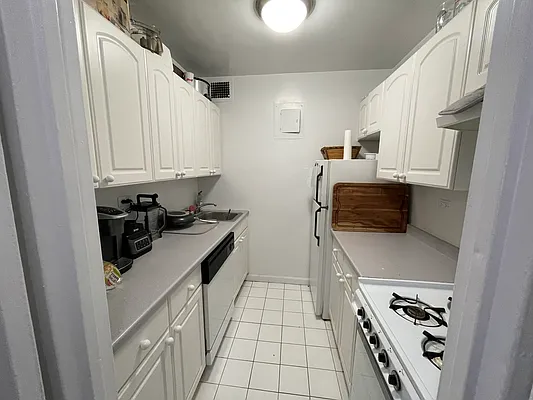 Rented by Buchbinder & Warren | media 13