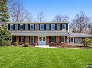 11 Osborne Ct, Mahwah, NJ 07430