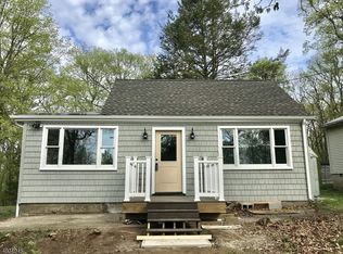 53 Holland Mount Rd, Oak Ridge, NJ 07438