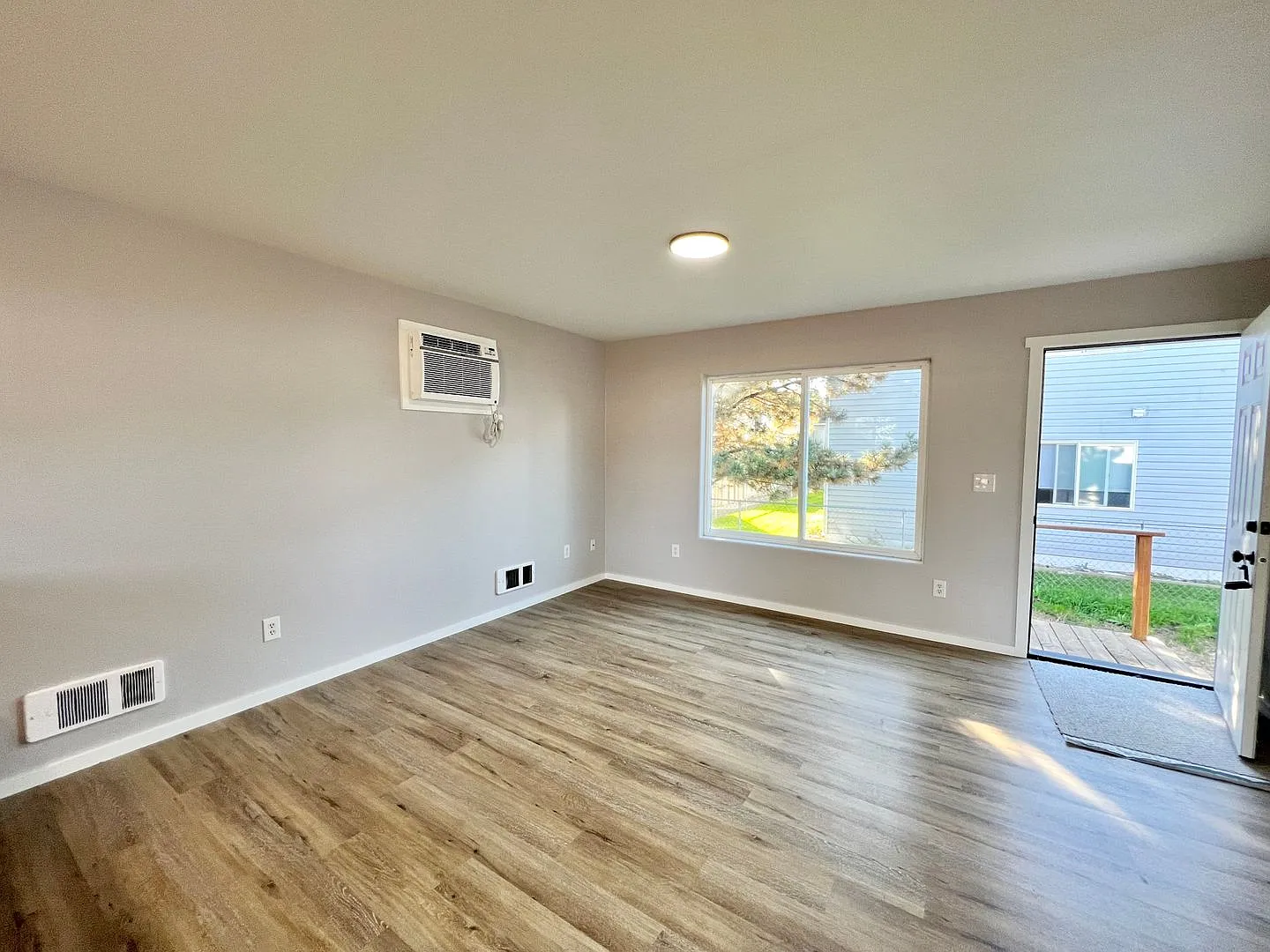 810 East White Birch Avenue — Photo 4