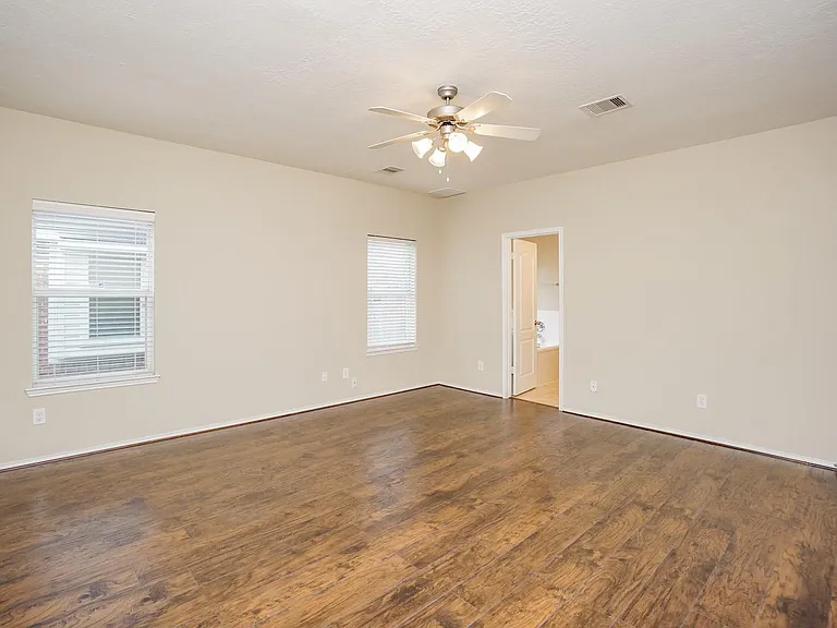 1323 Colonial Manor Dr — Photo 15