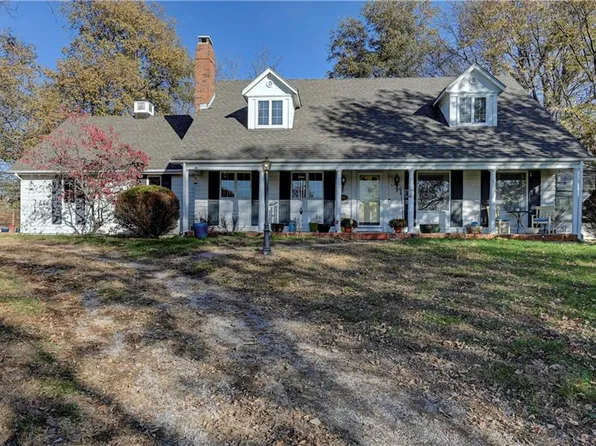 9801 Grandview Rd, Kansas City, MO 64137