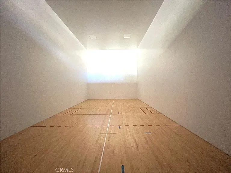2563 Plaza Del Amo — Photo 32